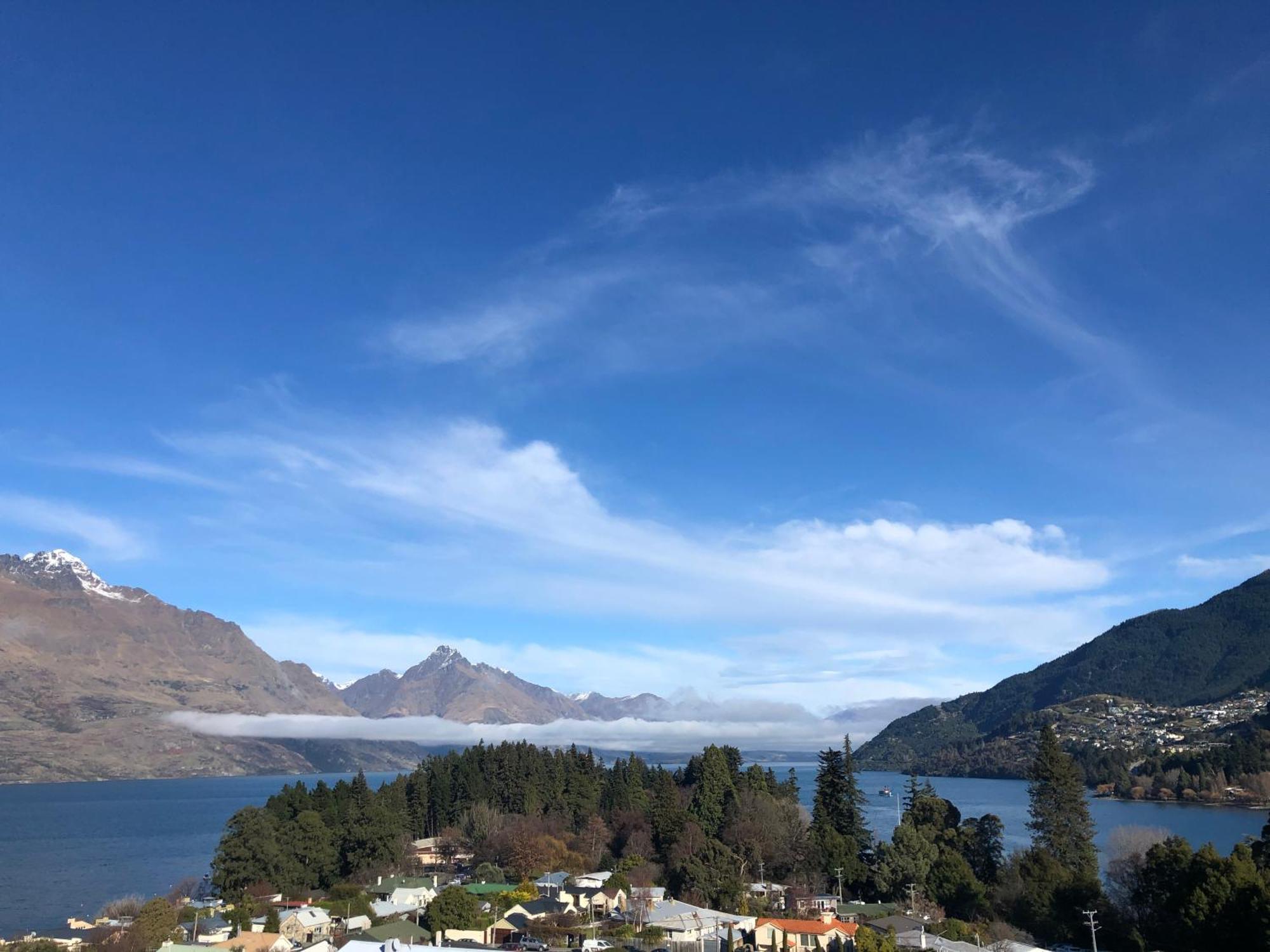 Ramada By Wyndham Queenstown Central Eksteriør billede
