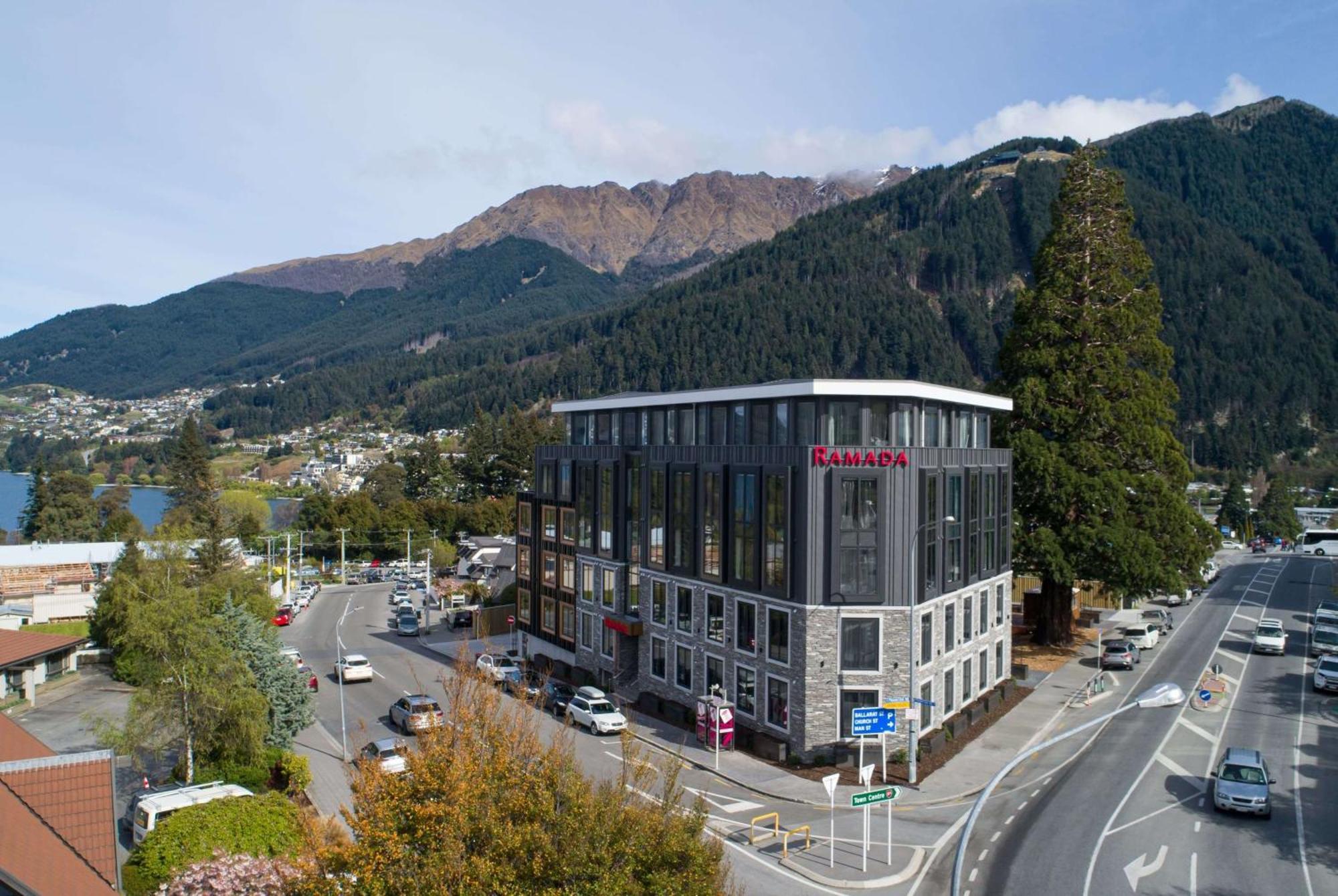 Ramada By Wyndham Queenstown Central Eksteriør billede
