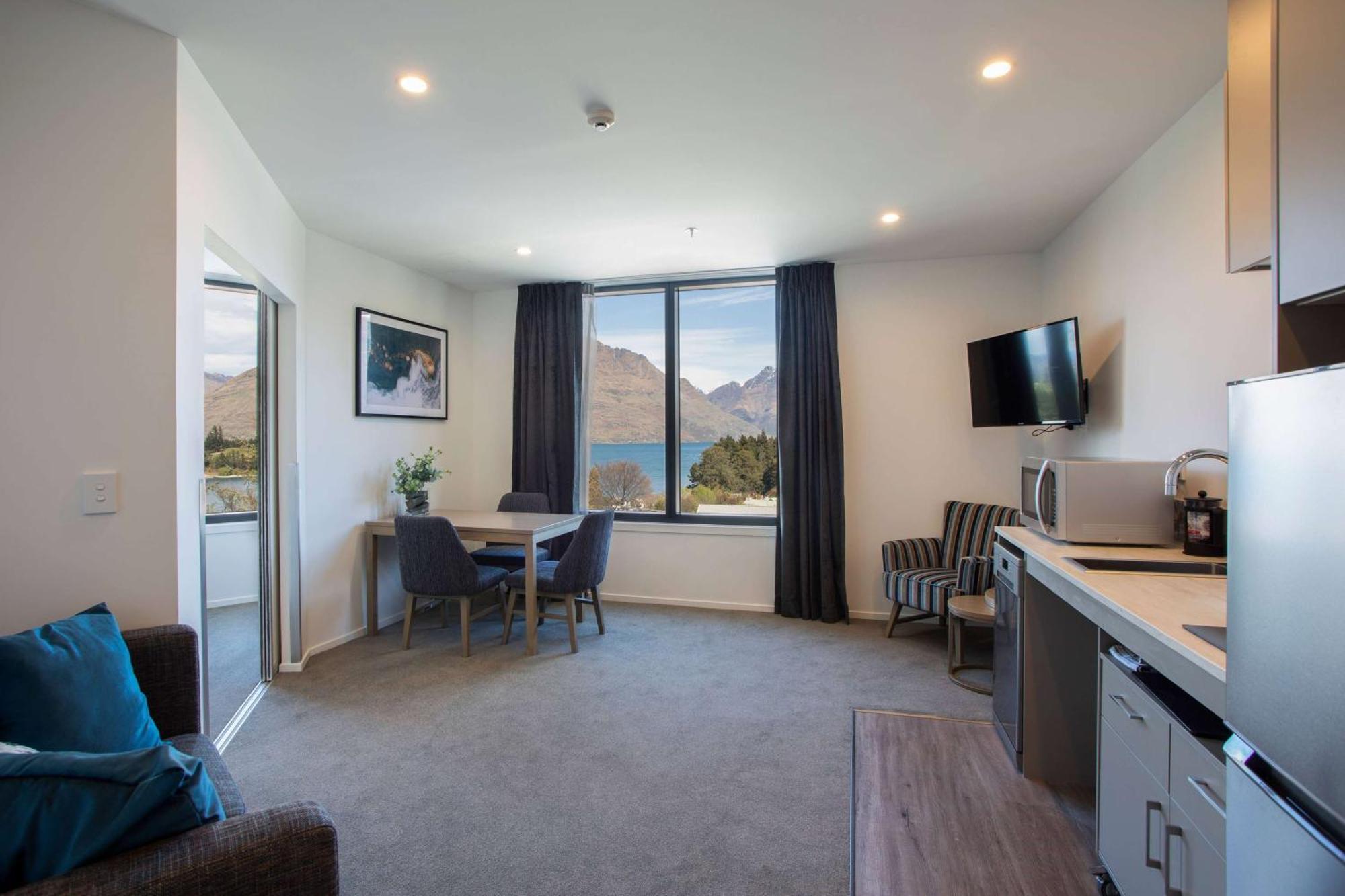 Ramada By Wyndham Queenstown Central Eksteriør billede