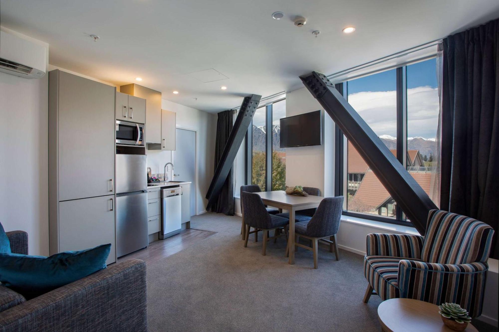 Ramada By Wyndham Queenstown Central Eksteriør billede