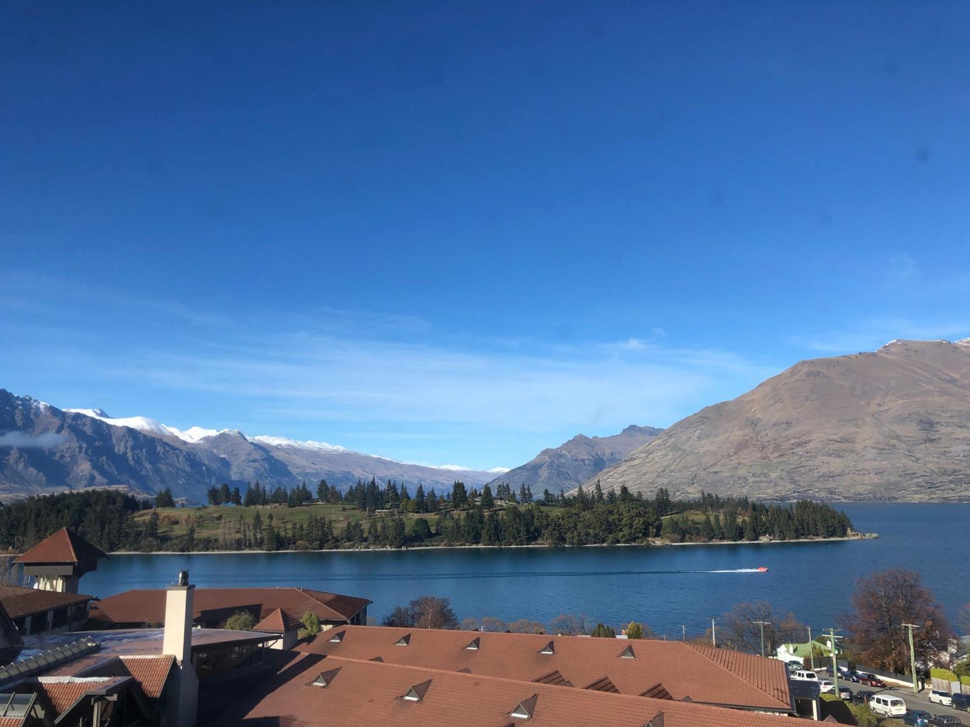 Ramada By Wyndham Queenstown Central Eksteriør billede